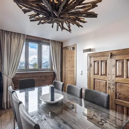 Skis Aux Pieds à Courchevel, 4 Pour 8 - Fr-1-564-161