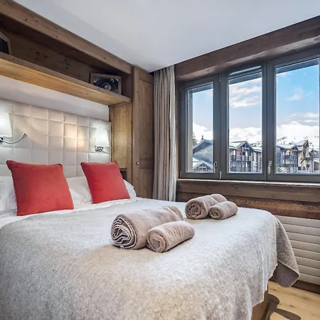 Skis Aux Pieds à Courchevel, 4 Pour 8 - Fr-1-564-161 *